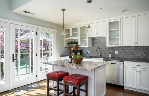 Chico House | Elegant Magnolia Guest House: Rated 9.8 with Breakfast & Kitchen