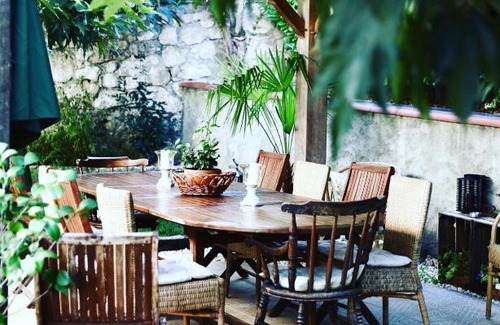 Auch Bed & Breakfast | Magnolia Home 32: Family-Friendly Escape with High Ratings