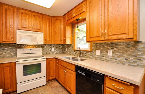 Rochester House | Magnolia House: 4 Bdrm, Pet-Friendly Near Mayo Clinic