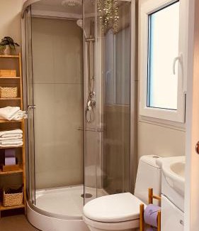Metlika House | Magnolia House: Riverfront Retreat with Spa and Pool