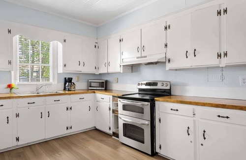 Westside House | Historic Charleston Home - Pet Friendly with Spa & Breakfast