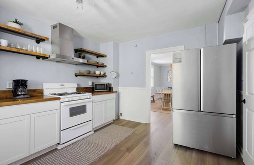 Westside House | Historic Charleston Home - Pet Friendly with Spa & Breakfast