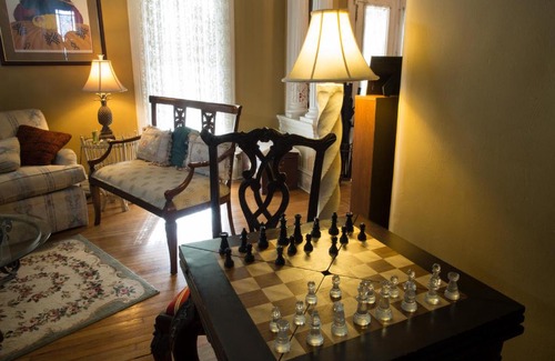 Downtown Bed & Breakfast | Magnolia House Inn: 4-Star Retreat with Breakfast & Hot Tub