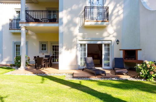 Praia del Rei House | Magnolia House: Oceanfront Bliss with Pool & Family Comfort