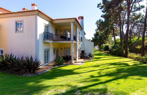 Praia del Rei House | Magnolia House: Oceanfront Bliss with Pool & Family Comfort