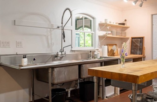Hot Springs House | Magnolia House: Wheelchair Accessible with Breakfast Included
