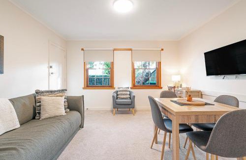 Battery Point Apartment | Discover Magnolia on Colville: A Brilliant 4-Star Retreat