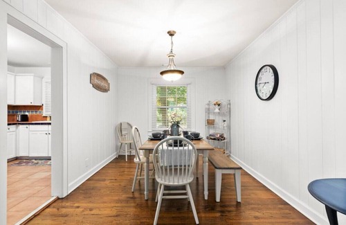Kennesaw House | Magnolia on Main: Pet-Friendly Farmhouse with Spa & Breakfast