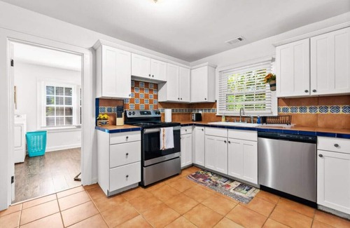 Kennesaw House | Magnolia on Main: Pet-Friendly Farmhouse with Spa & Breakfast