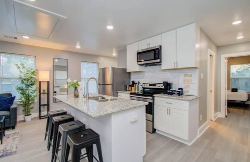 Greater East End House | Magnolia Park Urban Retreat: Modern 2-BD with Yard