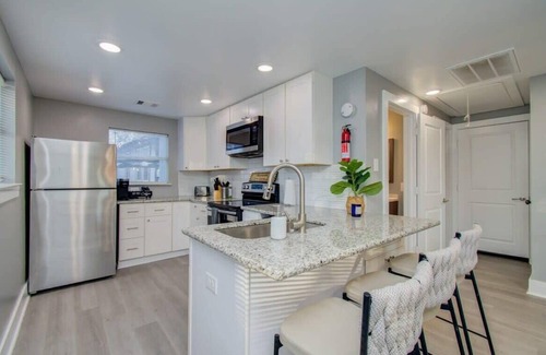 Greater East End House | Magnolia Park Urban Retreat: Pet-Friendly Oasis with Yard