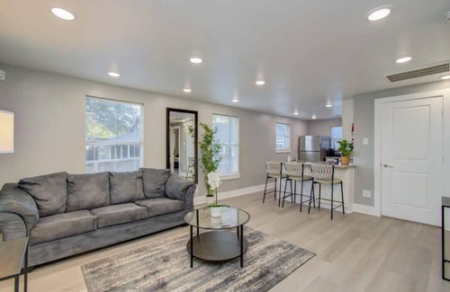 Greater East End House | Magnolia Park Urban Retreat: Pet-Friendly Oasis with Yard