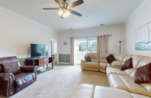 Central Myrtle Beach Apartment | Cozy Magnolia Point Apartment with Pool & Family Amenities