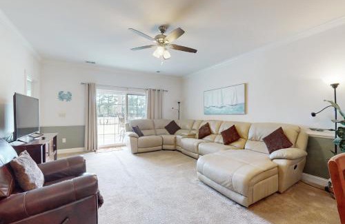 Central Myrtle Beach Apartment | Cozy Magnolia Point Apartment with Pool & Family Amenities