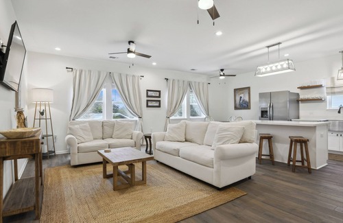 Bay St Louis House | Magnolia Suites BSL: Oceanfront Escape with Spa & Breakfast