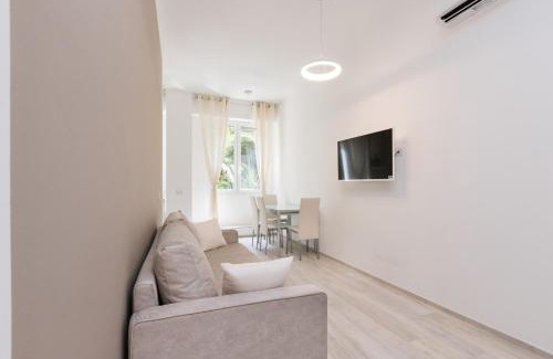 Tricolore Apartment | Magnolia Apartments: Stylish Stay Near Visconti Duomo