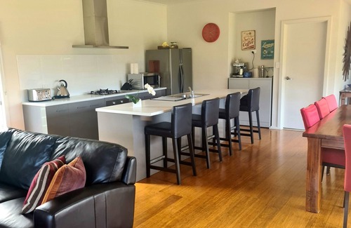 Alexandrina House | Experience Magnolias at Clayton Bay by the River Murray