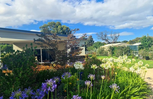 Alexandrina House | Experience Magnolias at Clayton Bay by the River Murray