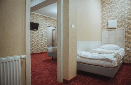 Berehove Hotel | Family-Friendly Magnum Hotel: Pool, Spa & Hot Tub Awaits