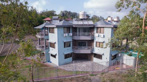 Panchgani Villa | Magnum Villa: Family-Friendly with Pool & Pet Welcome