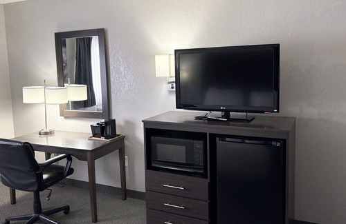Escanaba Hotel | Ideal Stay at Magnuson Grand Pioneer Inn & Suites
