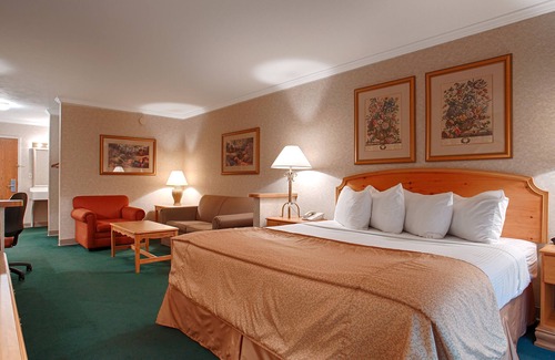 Escanaba Hotel | Ideal Stay at Magnuson Grand Pioneer Inn & Suites
