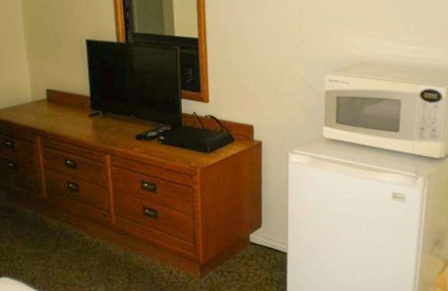 Ely Hotel | Budget-Friendly Stay at Magnuson Hotel Park Vue with Breakfast