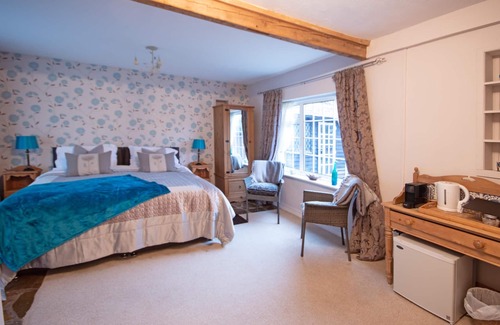Barns Green Bed & Breakfast | Magpies: 5-Star Stay with Pool & Family-Friendly Amenities