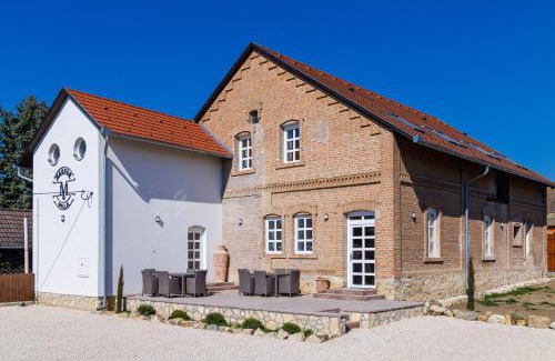 Boly Bed & Breakfast | Discover Magtár Villa: 9.3/10 Rated with Oceanfront Bliss