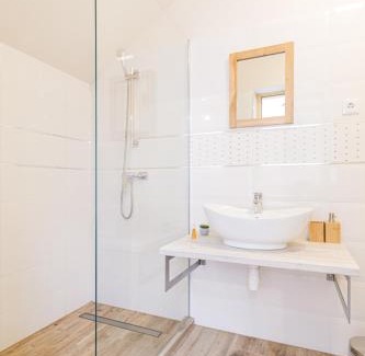 Boly Bed & Breakfast | Discover Magtár Villa: 9.3/10 Rated with Oceanfront Bliss