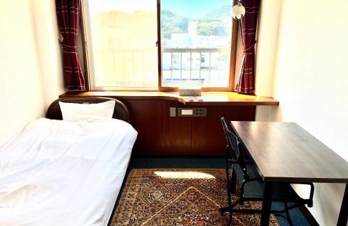 Nachikatsura-cho Apartment | Family-Friendly MAGURO BLDG with Hot Tub & Great Location