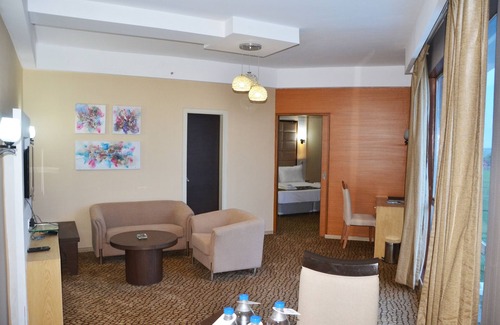Bodh Gaya Hotel | Relax at Maha Bodhi Hotel Resort with Spa and Pool Access