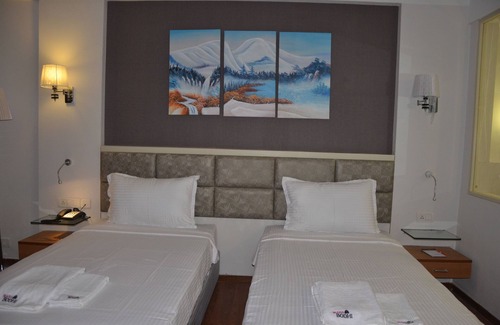 Bodh Gaya Hotel | Relax at Maha Bodhi Hotel Resort with Spa and Pool Access