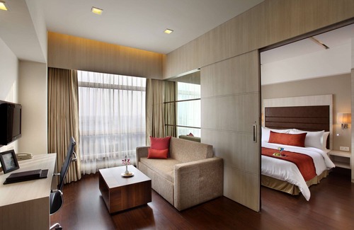 Vaishali Hotel | Comfortable Stay at Mahagun Sarovar Portico Suites
