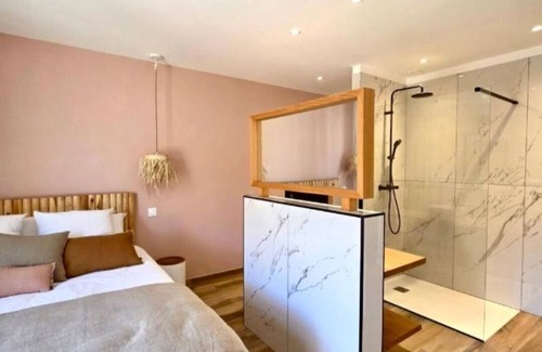 Bonifacio Hotel | Mahana House
