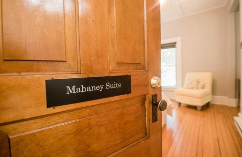 Central Lake House | Stylish Mahaney Suite at BW Boutique Hotel - Rated 8.6/10