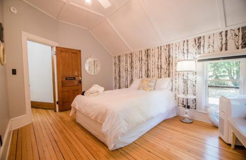 Central Lake House | Stylish Mahaney Suite at BW Boutique Hotel - Rated 8.6/10
