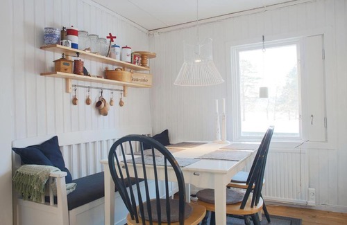 Tanda House | Cozy Mahanta Guest House: Pet-Friendly with Breakfast & Hot Tub