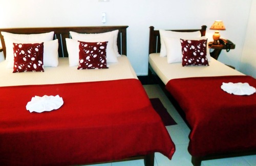 Tennekumbura Hotel | Discover Mahaweli Regent Hotel: Family-Friendly Comfort