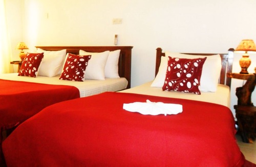 Tennekumbura Hotel | Discover Mahaweli Regent Hotel: Family-Friendly Comfort