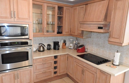 Black Rock Condo | Seaside Mahi Mahi Suite with Pool & Ocean Views for Six