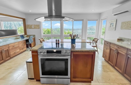 Hawaii Kai House | Discover Makani Lani: Tropical Modern Home with Pool & Views