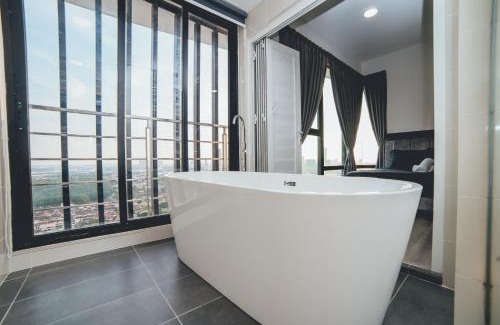 Central District Apartment | Mahjong Midvalley The Jade 3Br8pax Mosaic Southkey by Our Stay