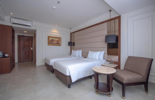 Singkawang Hotel | Relax at Mahkota Hotel Singkawang with Oceanfront Amenities