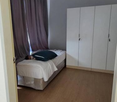Kuantan Apartment | Indera Mahkota Suite: Family-Friendly with Pool and Breakfast