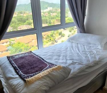 Kuantan Apartment | Indera Mahkota Suite: Family-Friendly with Pool and Breakfast