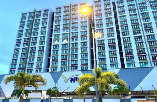 Kuantan Apartment | Indera Mahkota Suite: Family-Friendly with Pool and Breakfast