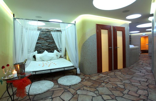 Jihlava Hotel | Inviting Mahleruv Penzion Na Hradbách with Spa & Restaurant