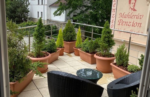 Jihlava Hotel | Inviting Mahleruv Penzion Na Hradbách with Spa & Restaurant
