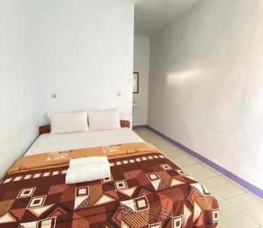 Moni House | Budget-Friendly Mahoni Guest House with Breakfast & Kids' Area